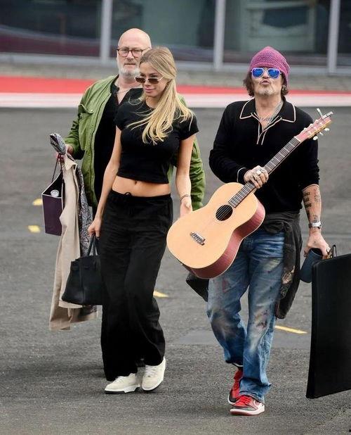 女友最新爆料德普,女友爆料细节，揭秘神秘新欢身份  第1张